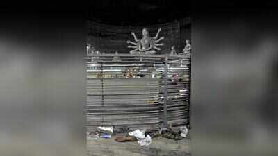 19 dead, 25 injured in stampede amid heavy rain at crowd-puller Chorbagan puja pandal