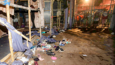 Kolkata stampede: Hour-long downpour turns Chorbagan pandal into a death trap