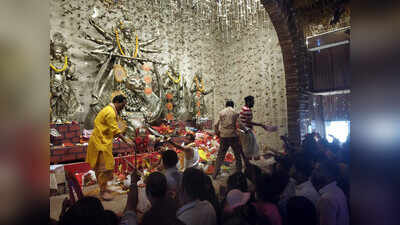 Puja celebrations on second Saptami blend faith with family fun