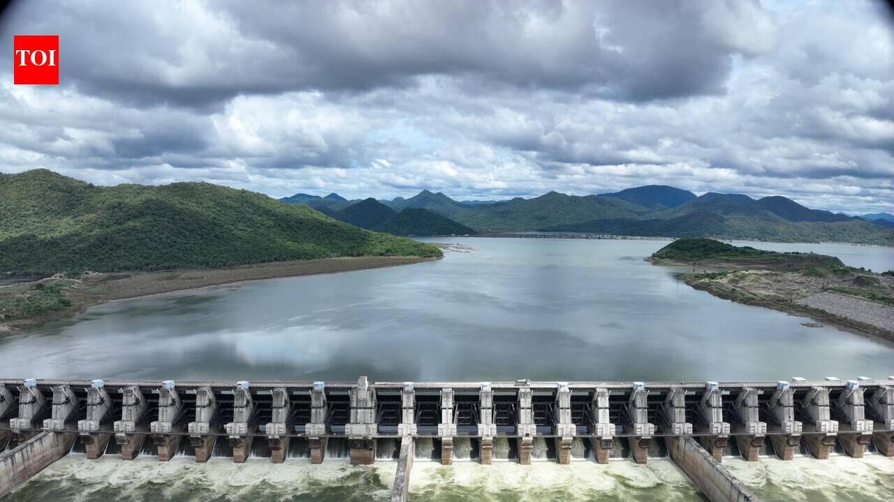 Godavari turns blue at Polavaram as floodwaters recede | Vijayawada ...