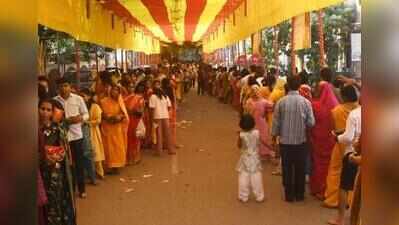 Police tighten security at puja pandals after Kolkata stampede
