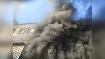 Major blaze guts garment unit on Bahadur Ke Road