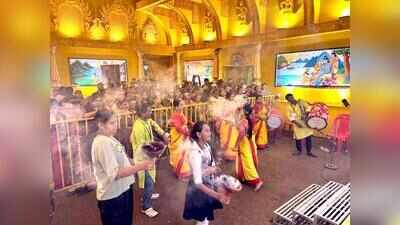 Women devotees preserve ‘Dhunuchi dance’ tradition at Jamshedpur Durga Puja pandals