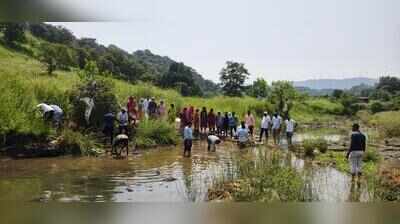 Teachers build Vanarai bund through voluntary labour in tribal village in Khed