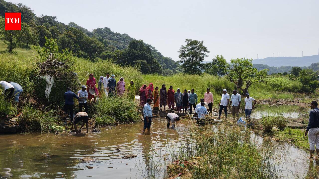 Teachers build Vanarai bund through voluntary labour in tribal village in Khed