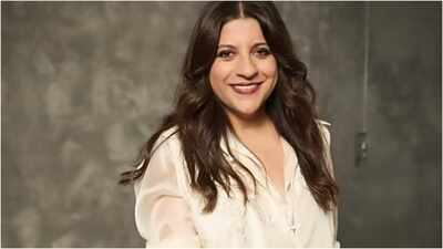 Zoya Akhtar spotted at Tiger Shroff’s home after firing incident, speaks to police officer