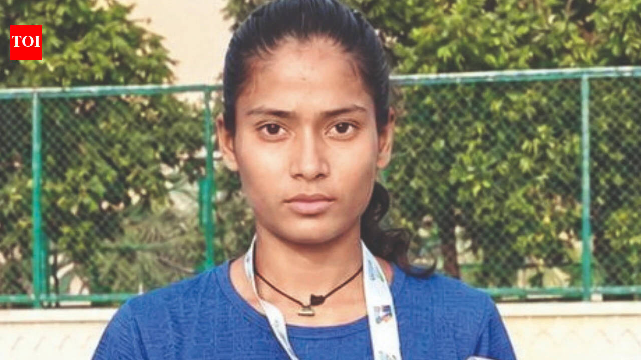 Lajo Saroj, a young athlete, proudly displaying her 10,000m gold medal.
