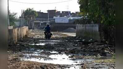 After flood, civic disorder plagues Faizullaganj