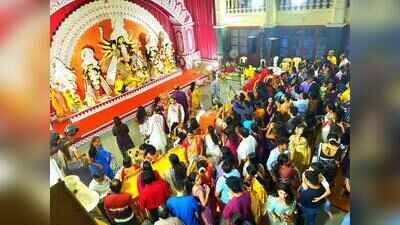 Ghugni, naru and adda: Bengalis in Pune hold on to Bijoya nostalgia
