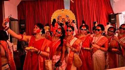 Sindoor Khela meets Navami festivities across Jaipur