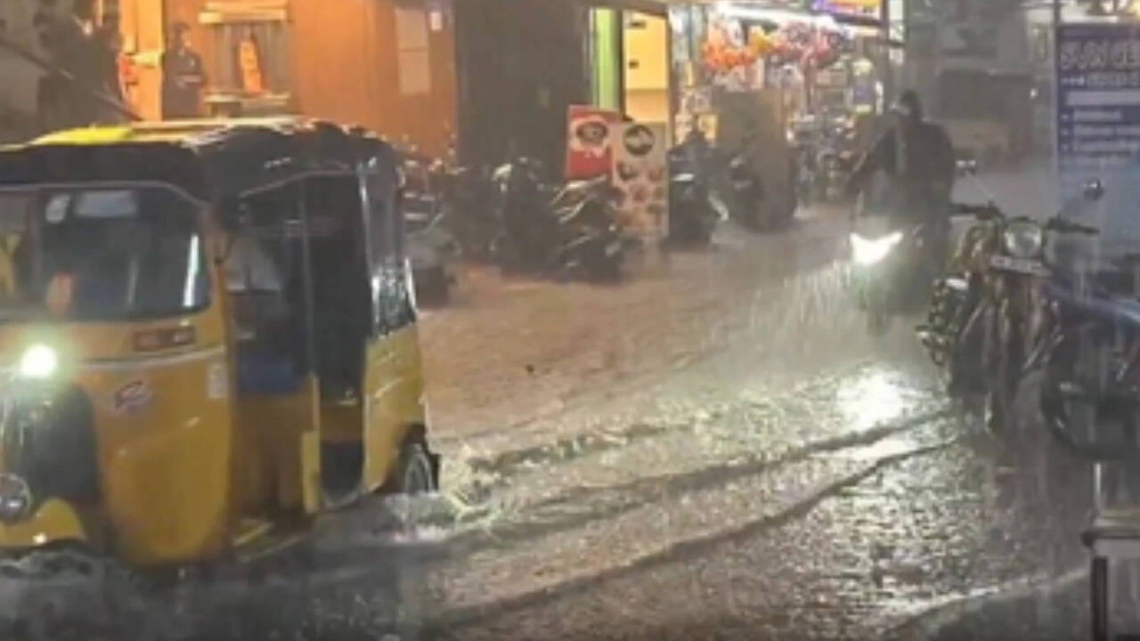 Rains in Chennai: School holiday today in 5 districts. Know what IMD ...