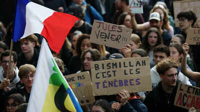‘Bismillah, c’est les ténèbres’: What does this viral message from French protests mean