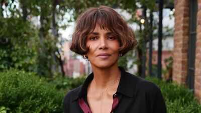 In 1989, Halle Berry was living in a homeless shelter in NYC, years later, she became a Bond girl with a net worth USD 90M
