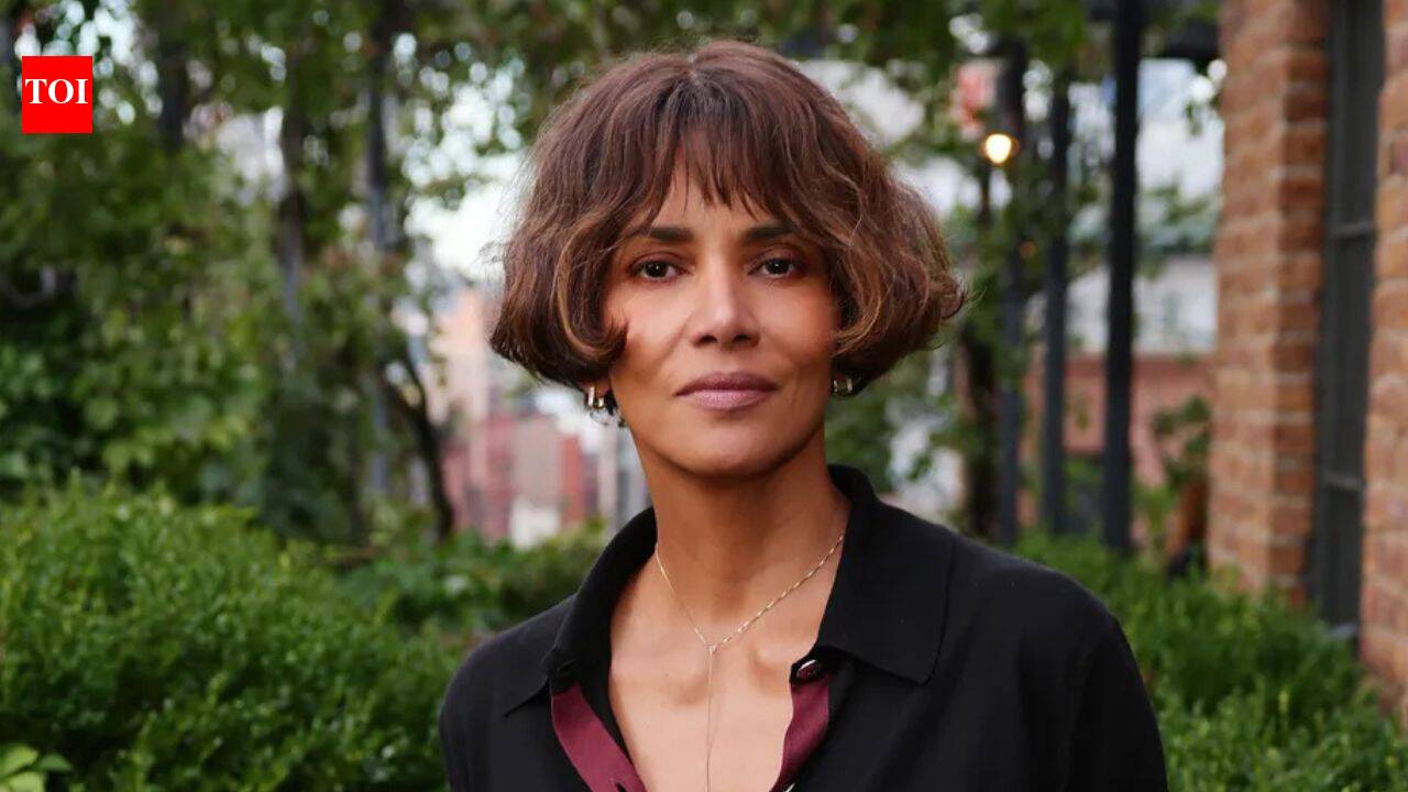 In 1989, Halle Berry was living in a homeless shelter in NYC, years later, she became a Bond girl with a net worth USD 90M