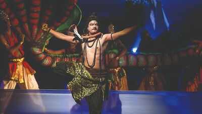 When the stage dazzles, but thestory struggles to find its footing