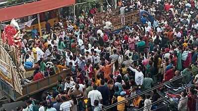 Drumbeats, crowds & rituals mark final day of Puja