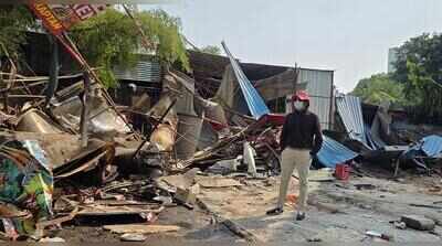 Illegal stores, workshops razed on DLF-3 green belt in Gurgaon to avert snarls at NH-8 entry