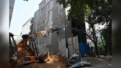 Three houses evacuated after five-storey building tilts in Sushant Lok-1 in Gurgaon