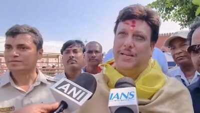 Govinda offers prayers at Puri Jagannath Temple, seeks blessings for his children - WATCH