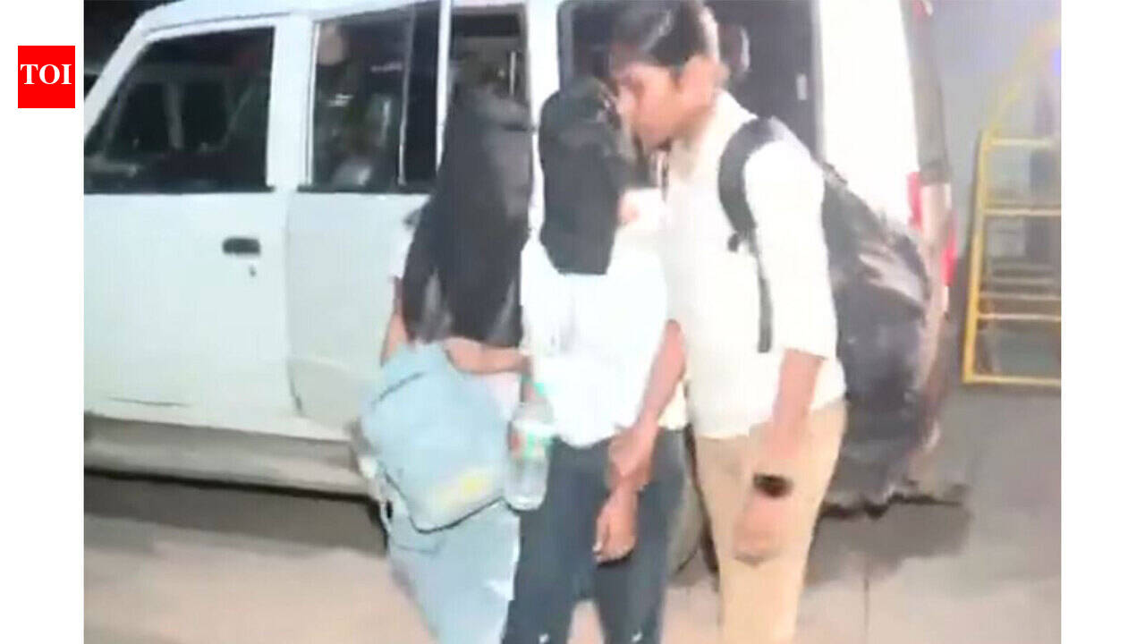 Tiger Shroff firing case: Four accused brought to Anti-Extortion Cell - WATCH