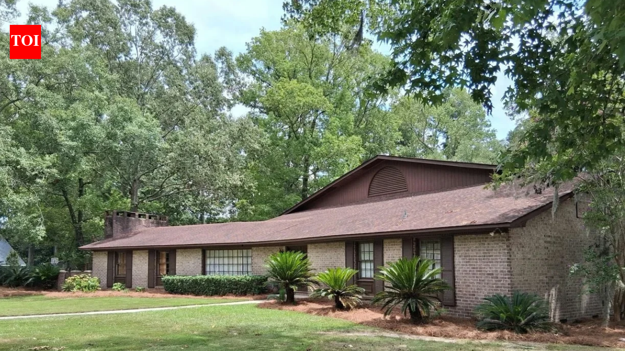 South Carolina home with 3 kitchens and indoor pool lists for $1.227m