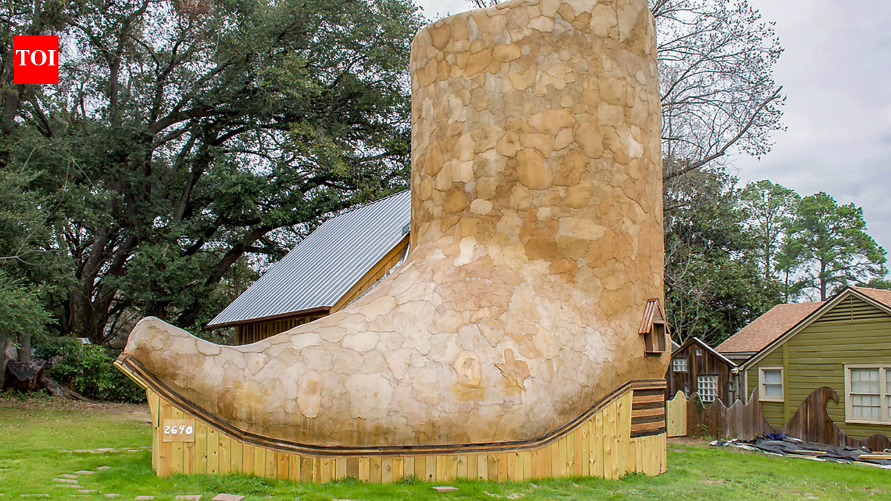 Texas has a 35-foot cowboy boot house with two bedrooms, a rooftop deck and a $1,200 monthly rent; artist Dan Phillips turns Western imagery into an unusual home built largely with recycled materials