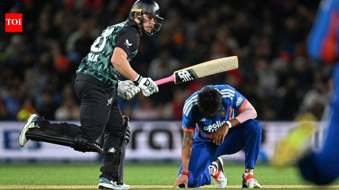 India bowlers make unwanted record as New Zealand run riot in first T20I