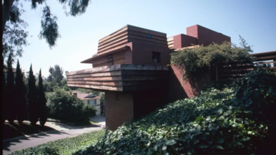 In 1939, Frank Lloyd Wright completed an $11,000 Los Angeles house with a 21-foot cantilevered deck; 87 years later, preservationists warn it is at risk from neglect