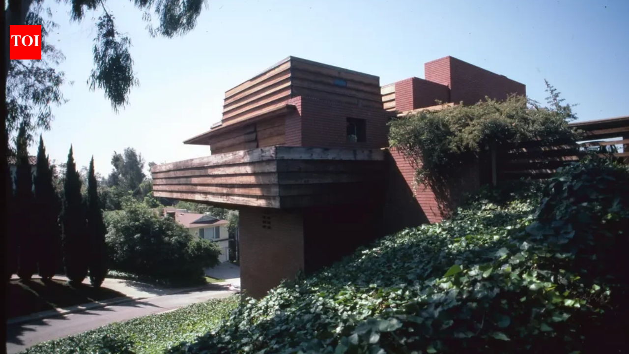 Sturges House Preservation Dispute: Neglect now threatens Wright landmark; code violations fuel showdown