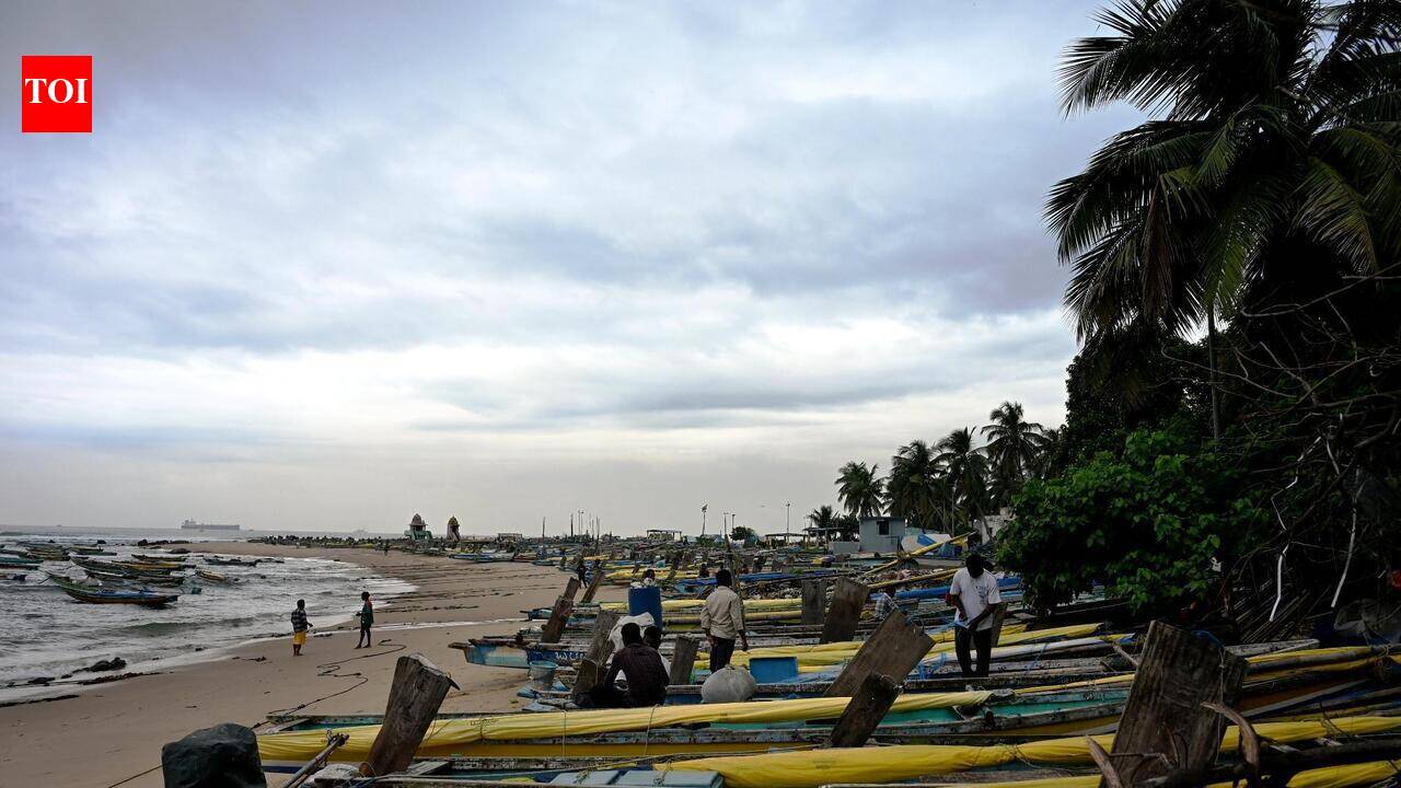 Bay of Bengal low-pressure area likely to intensify into depression by Oct 25 | Vijayawada News - The Times of India