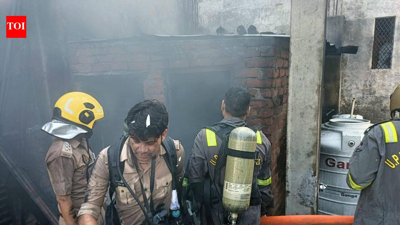 Fire at hardware shop in Madanpura | Varanasi News - The Times of India