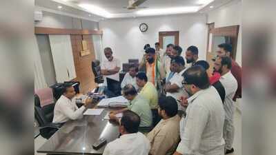 Cong delegation meets CEO, demands scrapping of SIR