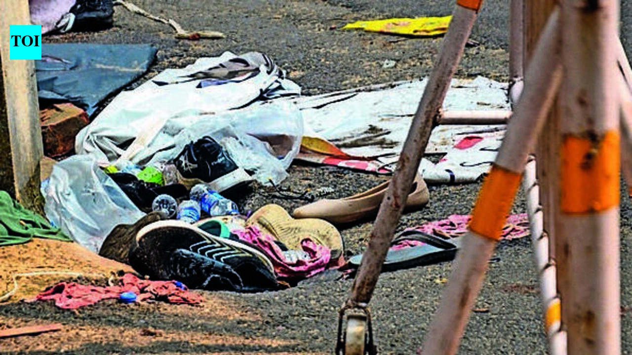 Anatomy of a disaster: Gate shut,‘collapse’ warning, narrow passage ...