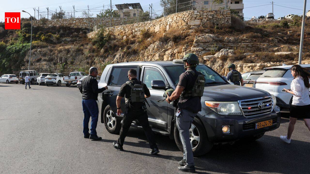 Hebron Lockdown Ordered: Netanyahu plans full West Bank closure; attack heightens election fears