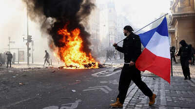 France students' unrest: 70,000 police deployed, Paris museums closed ahead of fresh weekend protests