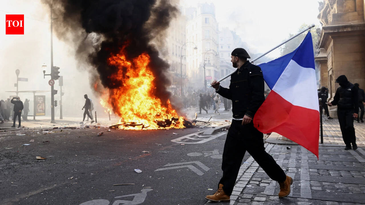 France students' unrest: 70,000 police deployed, museums closed ahead of fresh weekend protests