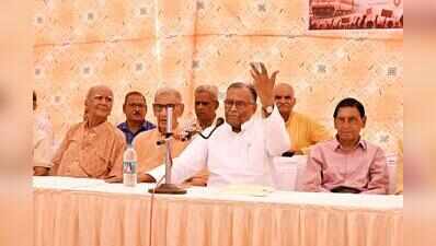 Railway pensioners protest, demand pension reforms, submit memo