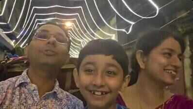 Kolkata Couple’s Pandal-Hopping Reel On ‘Real Happiness’ Wins Hearts Online