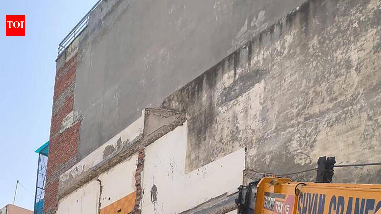 Second building tilts after excavation, four houses evacuated, HSVP ...