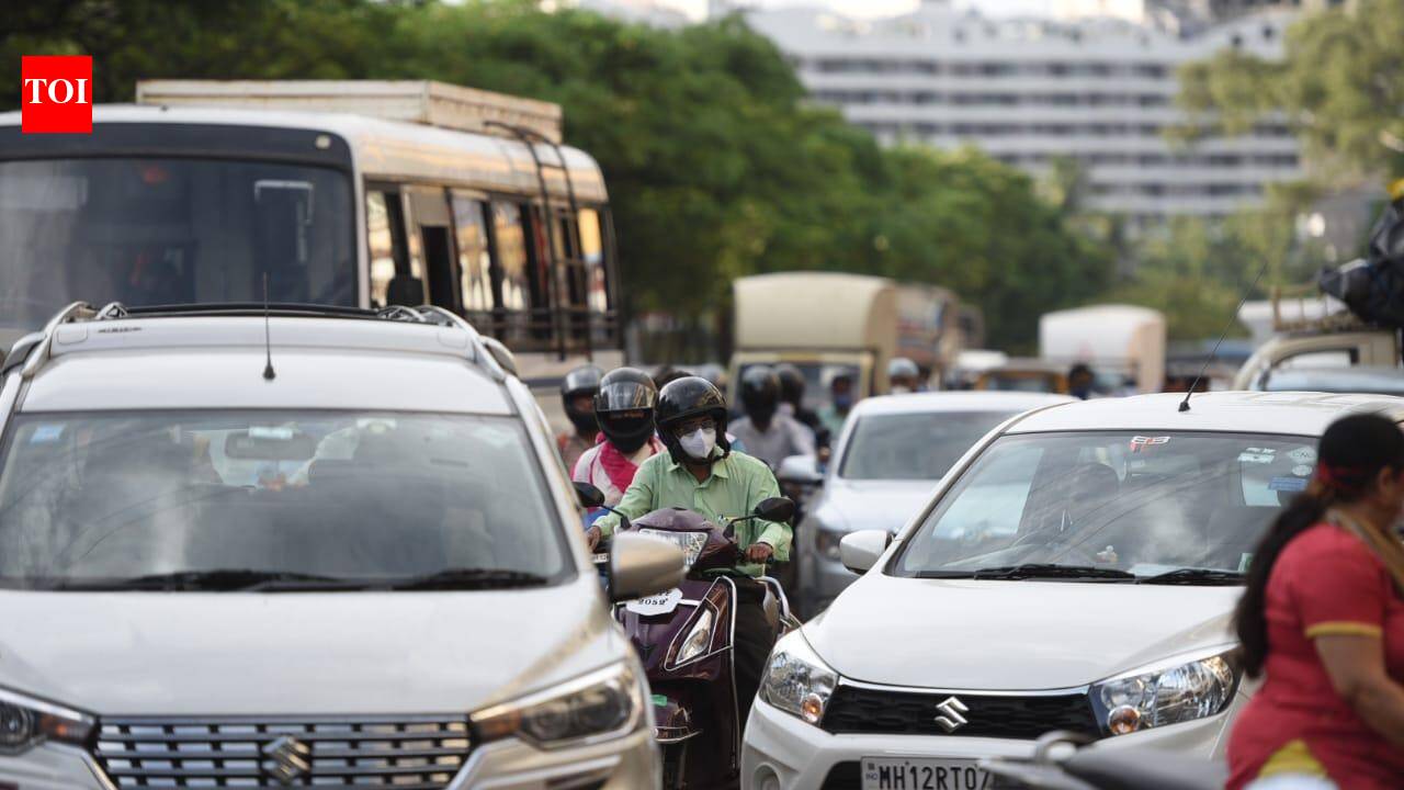 Rush hour traffic snarls on Sinhagad Road lead to delays; commuters irked; demand grows to start Sun City-Karvenagar bridge