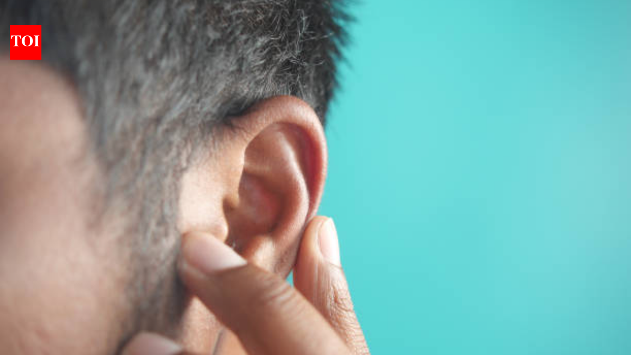 Your eyes and ears may reveal early signs of brain decline, diabetes ...