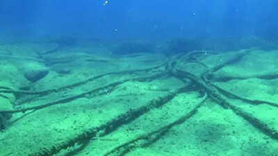 After oil, internet? Iran plans to target Gulf's undersea cables