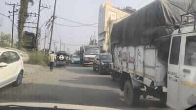 Encroachments causing traffic snarls in Dhandari, say traders