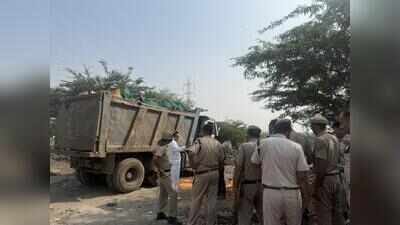 Second time in a week, cops detain protesters to make way for trash trucks