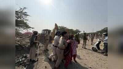 Second time in a week, cops detain protesters to make way for trash trucks