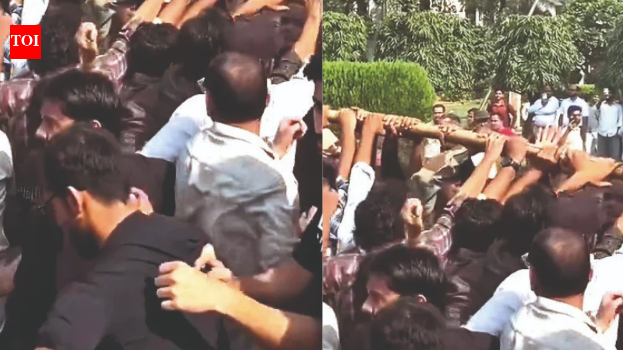 Clashes break out at Jamia protest, campus shut, classes go online