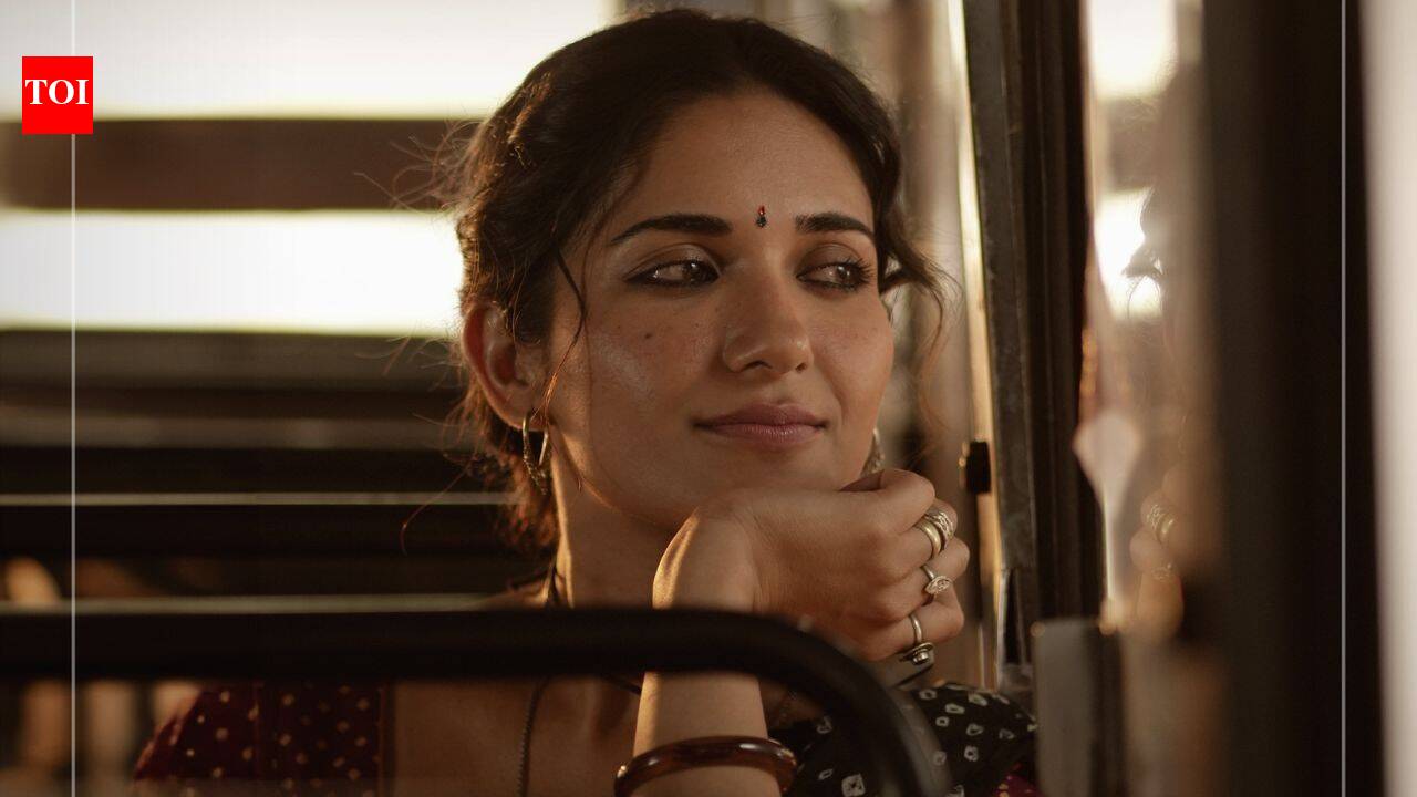 Ruhani Sharma introduced as Bijili in Dulquer Salmaan’s ‘Aakasamlo Oka Tara’