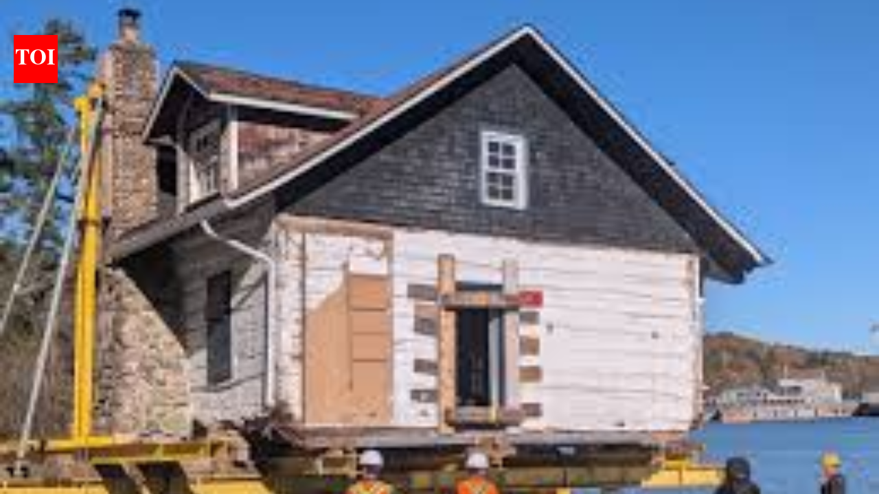 Built in 1834, a 75,000-pound Métis home crossed Georgian Bay after its owner sold it for $2