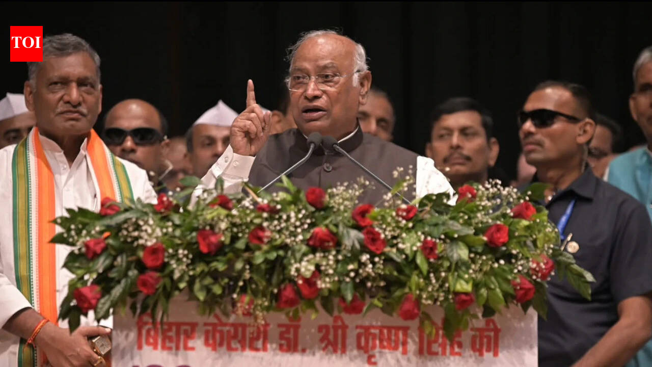 Mallikarjun Kharge’s 'baap' remark on PM Modi sparks row, BJP hits back