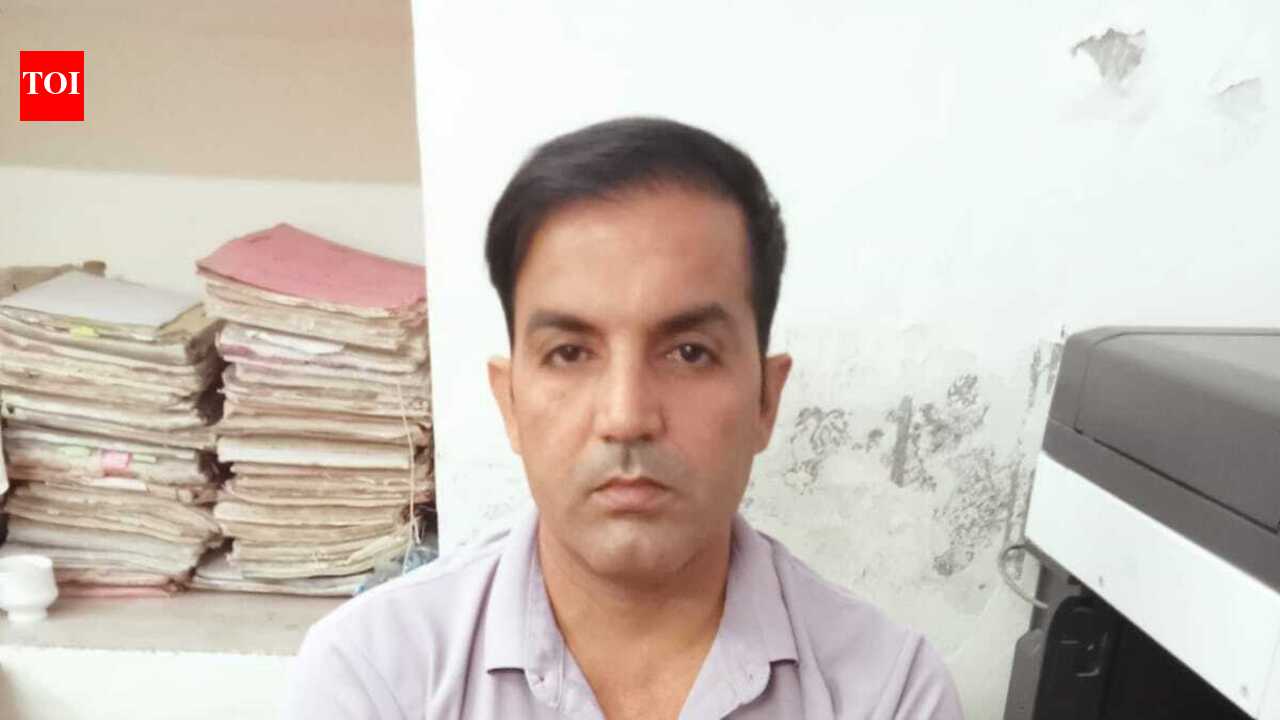 Kota constable caught red-handed taking Rs 2,000 bribe | Jaipur News ...